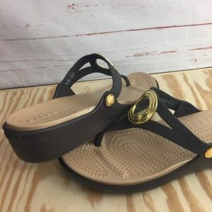 Crocs Sanrah Beveled Circle Wedge Flip Flop